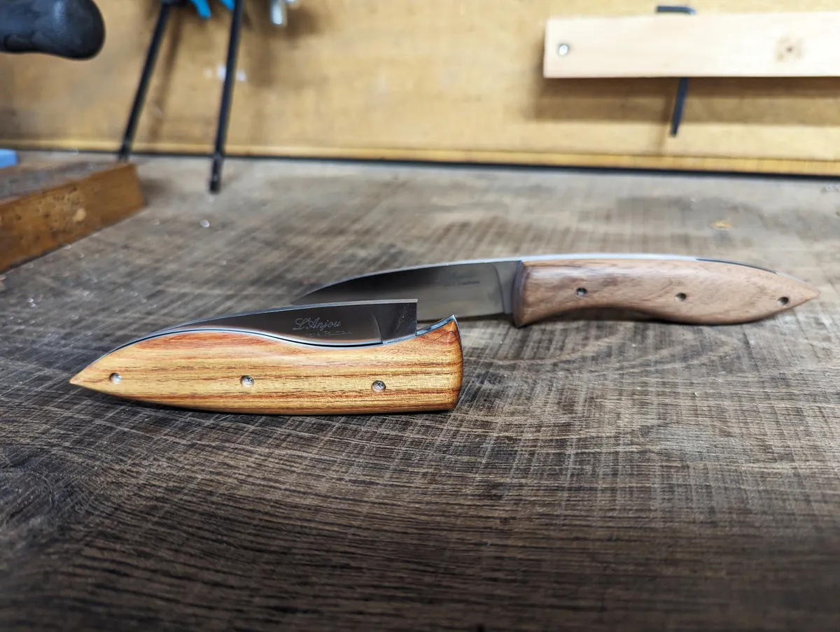 Assemblez et façonnez votre couteau pliant
