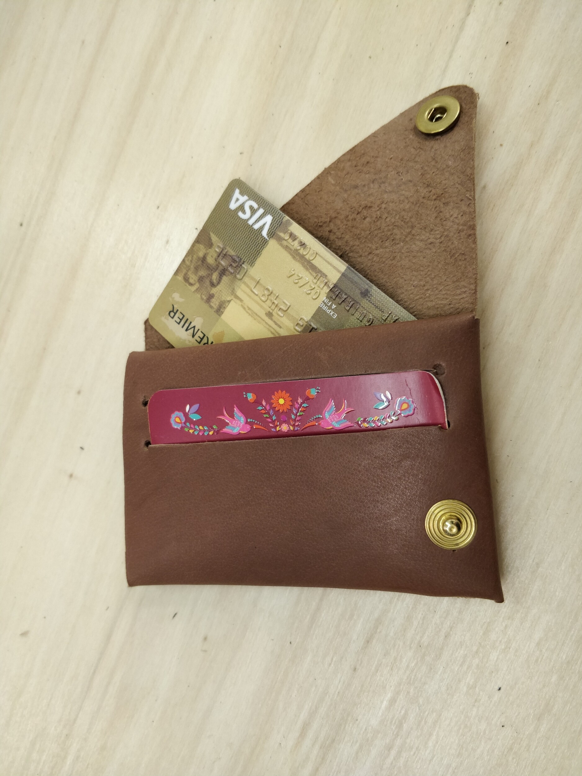 Fabriquez un porte-cartes en cuir
