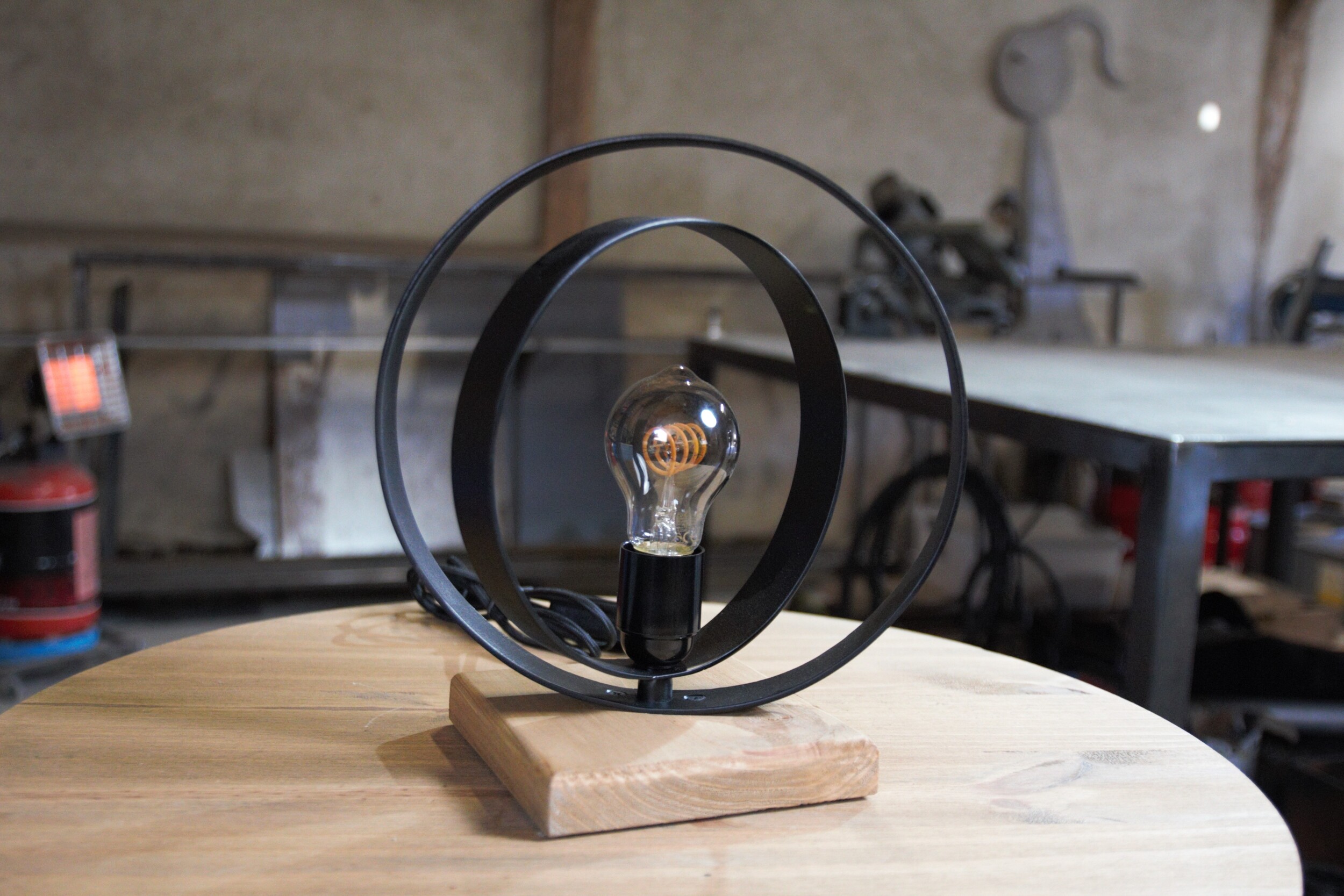Fabriquez votre lampe à anneaux en métal