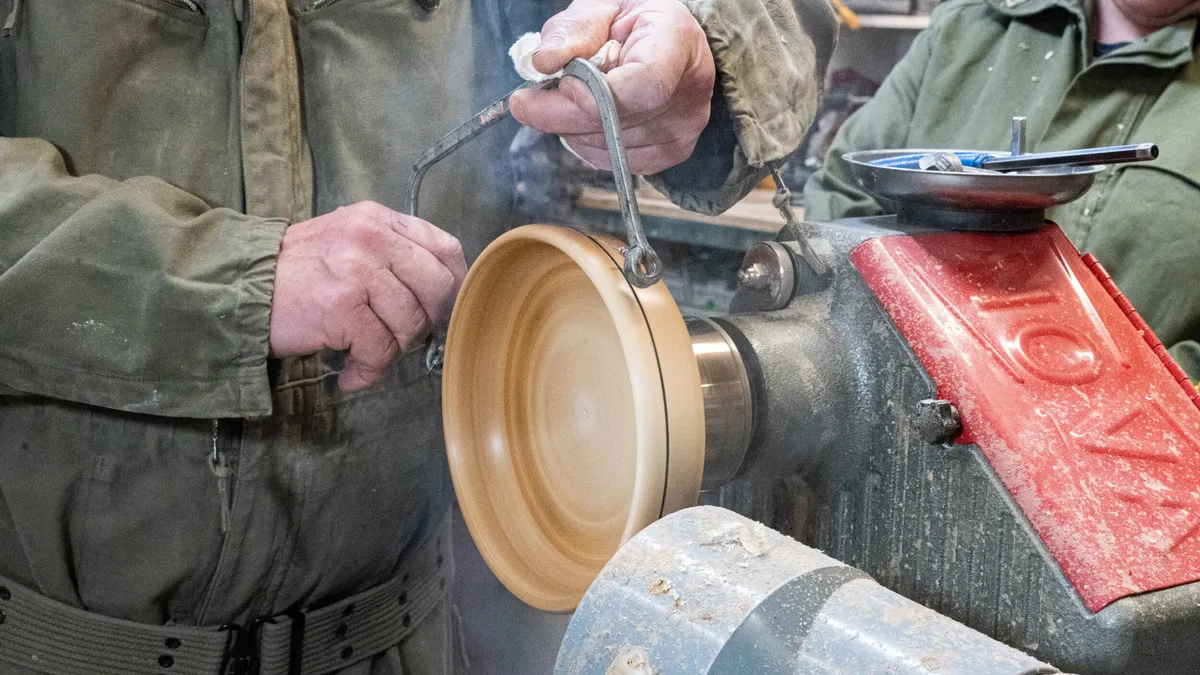 Créez vos stylo et assiette en bois sur un journée