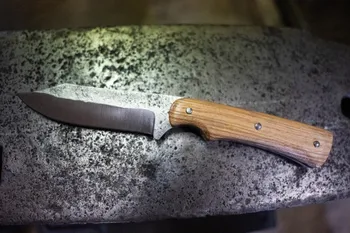Forgez votre couteau droit sur une journée