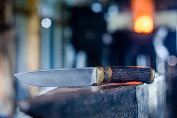 Forgez votre couteau droit sur une journée