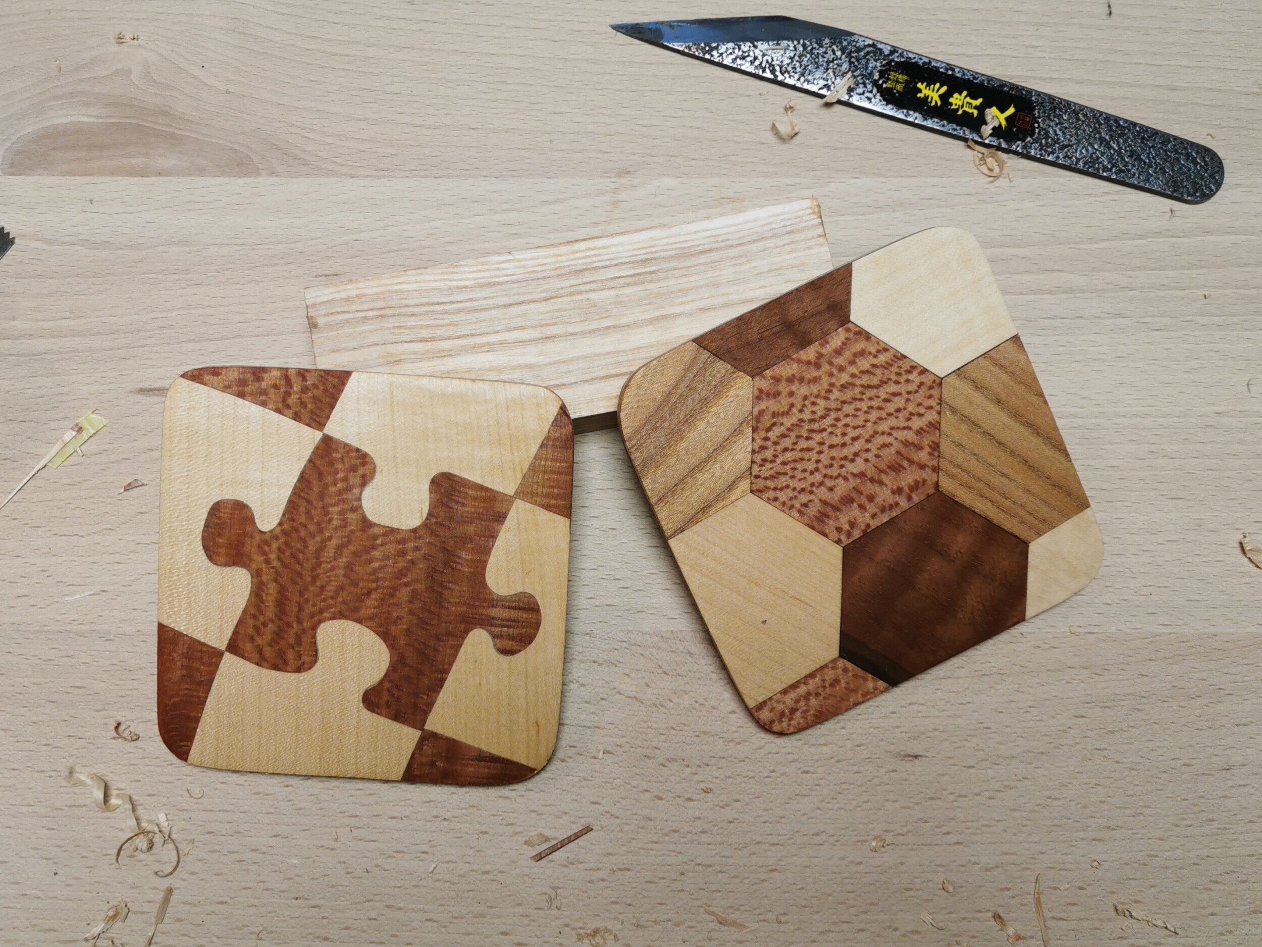 Réalisez vos dessous de verre en marqueterie de bois