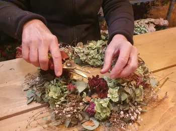 Wecandoo - Réalisez votre couronne de fleurs séchées