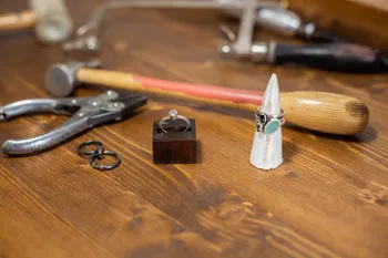 Réalisez votre bague en argent sertie