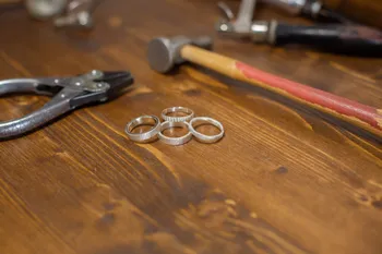 Réalisez votre bague en argent texturée