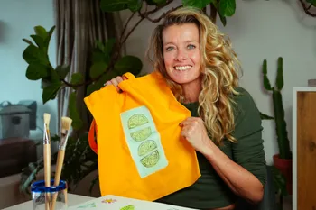 Wecandoo - Learn about linocutting and decorate a garment