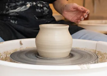 Wecandoo - Make your own ceramic creation on the wheel