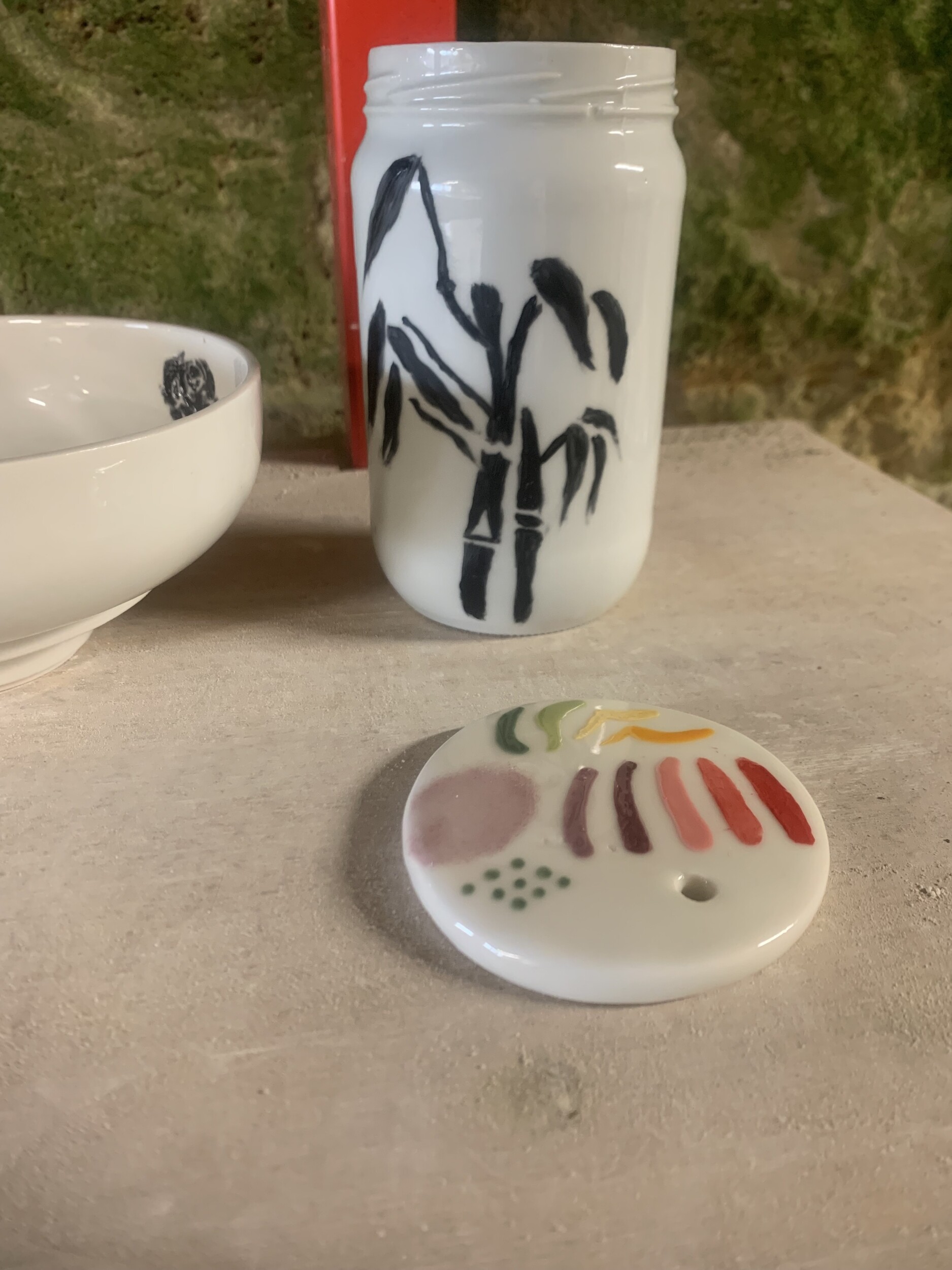 Décorez votre pièce en porcelaine avec votre enfant