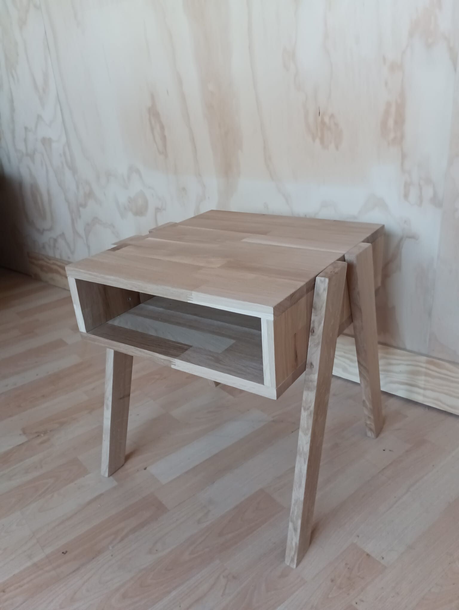 Réalisez votre table de chevet en bois