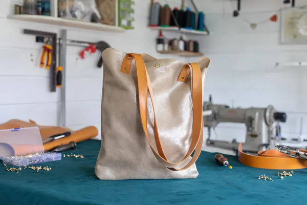 Réalisez votre tote bag en cuir avec Emma - Image n°5 - Wecandoo