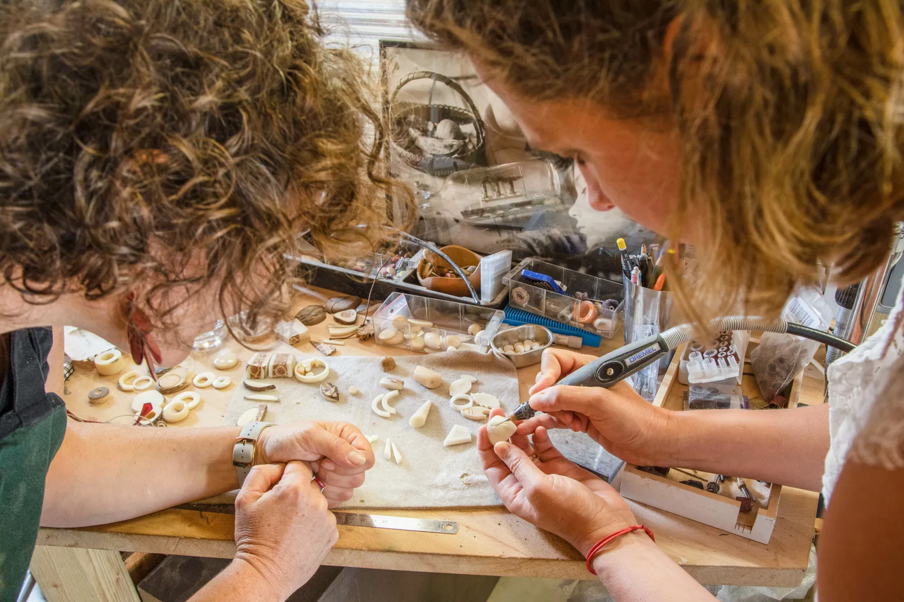 Fabriquez vos bijoux en ivoire végétal - Image n°2 - Wecandoo