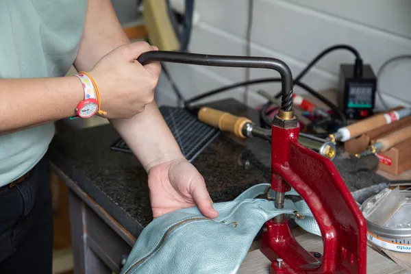 Fabriquez votre sac banane en cuir - Image n°4 - Wecandoo