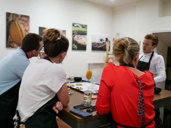 Dégustez du chocolat artisanal et créez votre tablette avec Thibaut - Image n°2 - Wecandoo