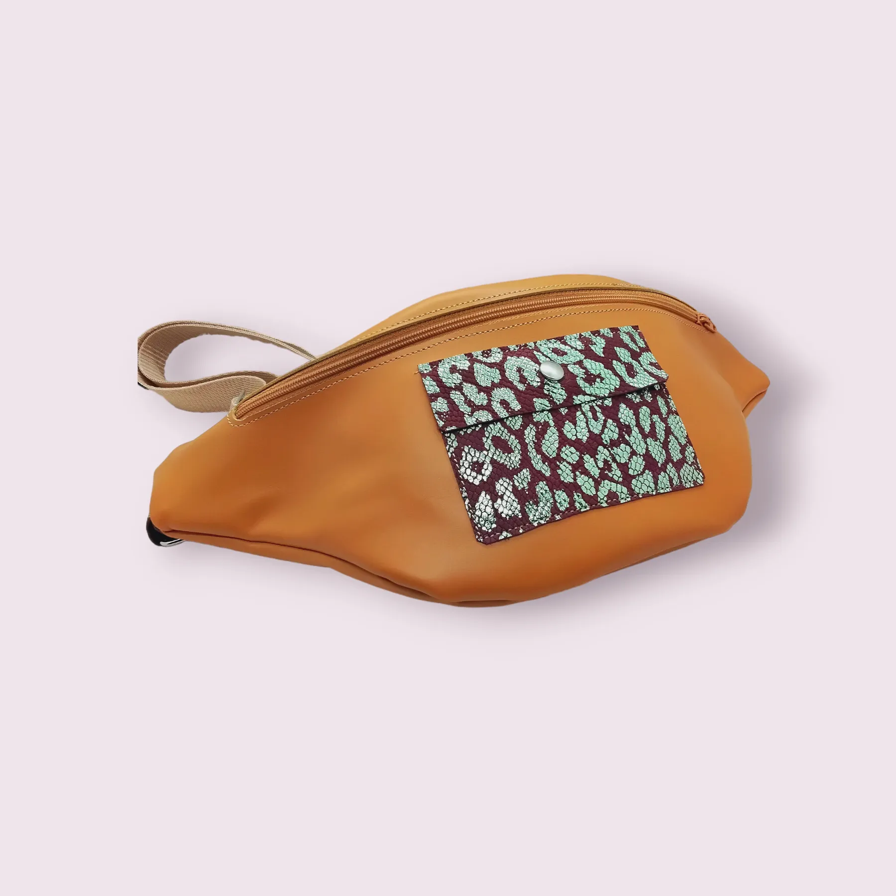 Fabriquez votre sacoche banane en cuir recyclé - Image n°4 - Wecandoo