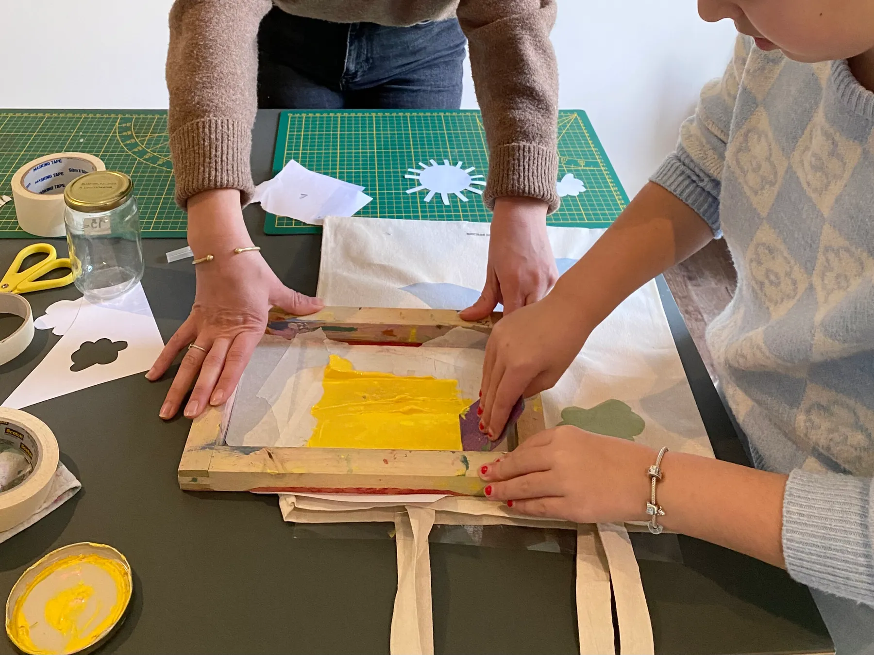 Initiez-vous à la sérigraphie en duo avec votre enfant - Image n°1 - Wecandoo