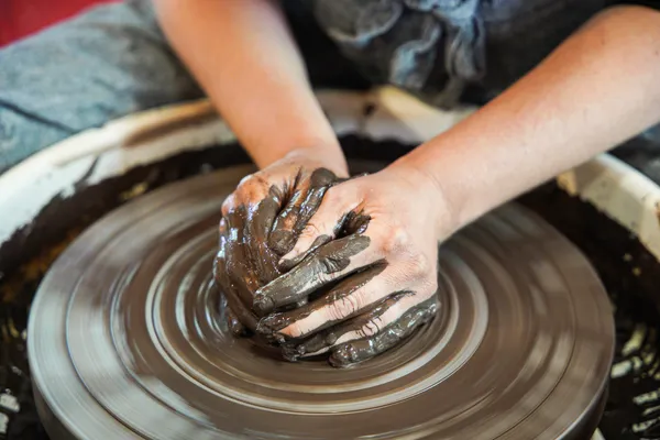 Initiez-vous au modelage avec votre enfant - Image n°1 - Wecandoo