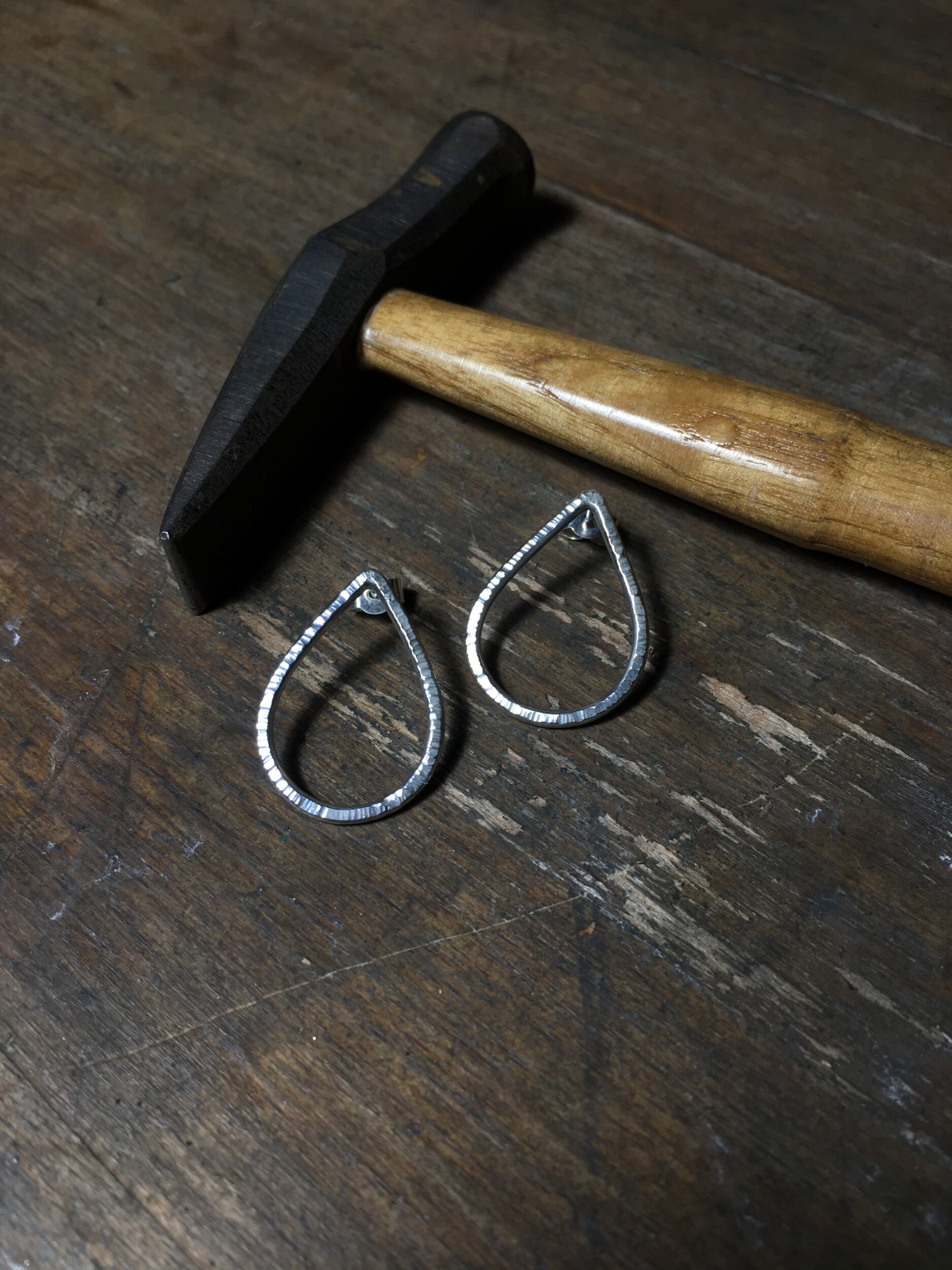Créez votre paire de boucles d'oreilles en argent