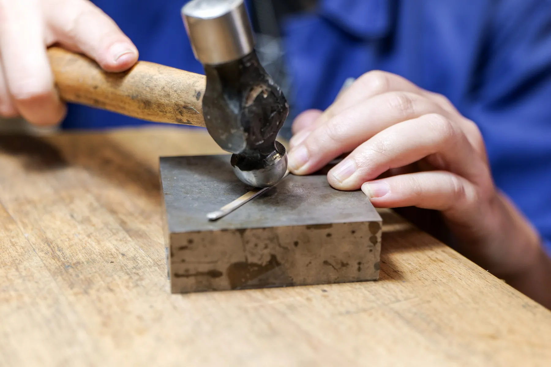 Créez votre paire de boucles d'oreilles en argent - Image n°1 - Wecandoo