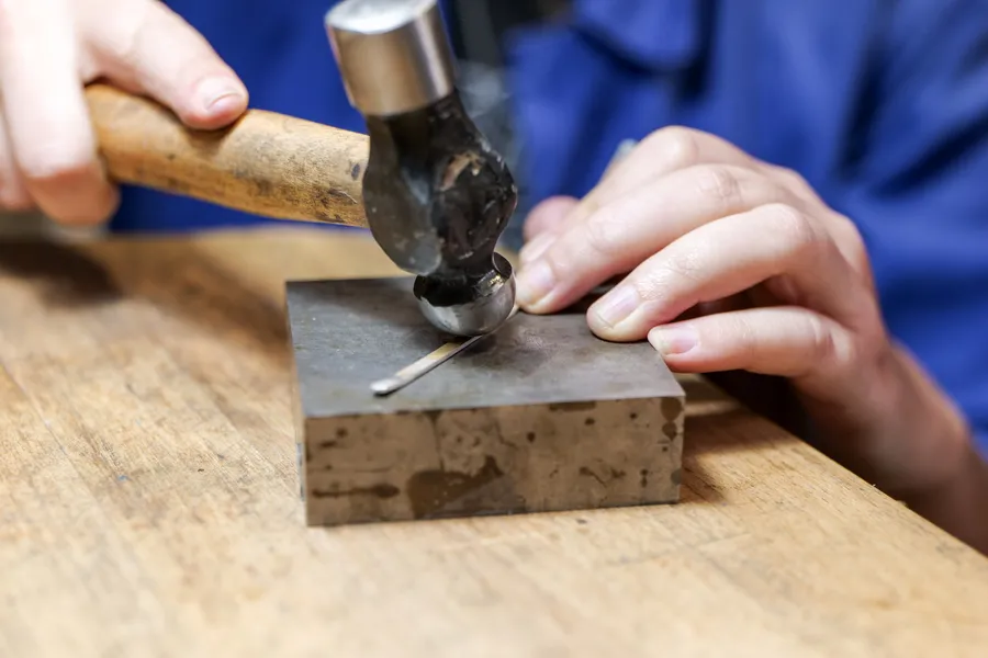 Créez votre paire de boucles d'oreilles en argent - Image n°1 - Wecandoo