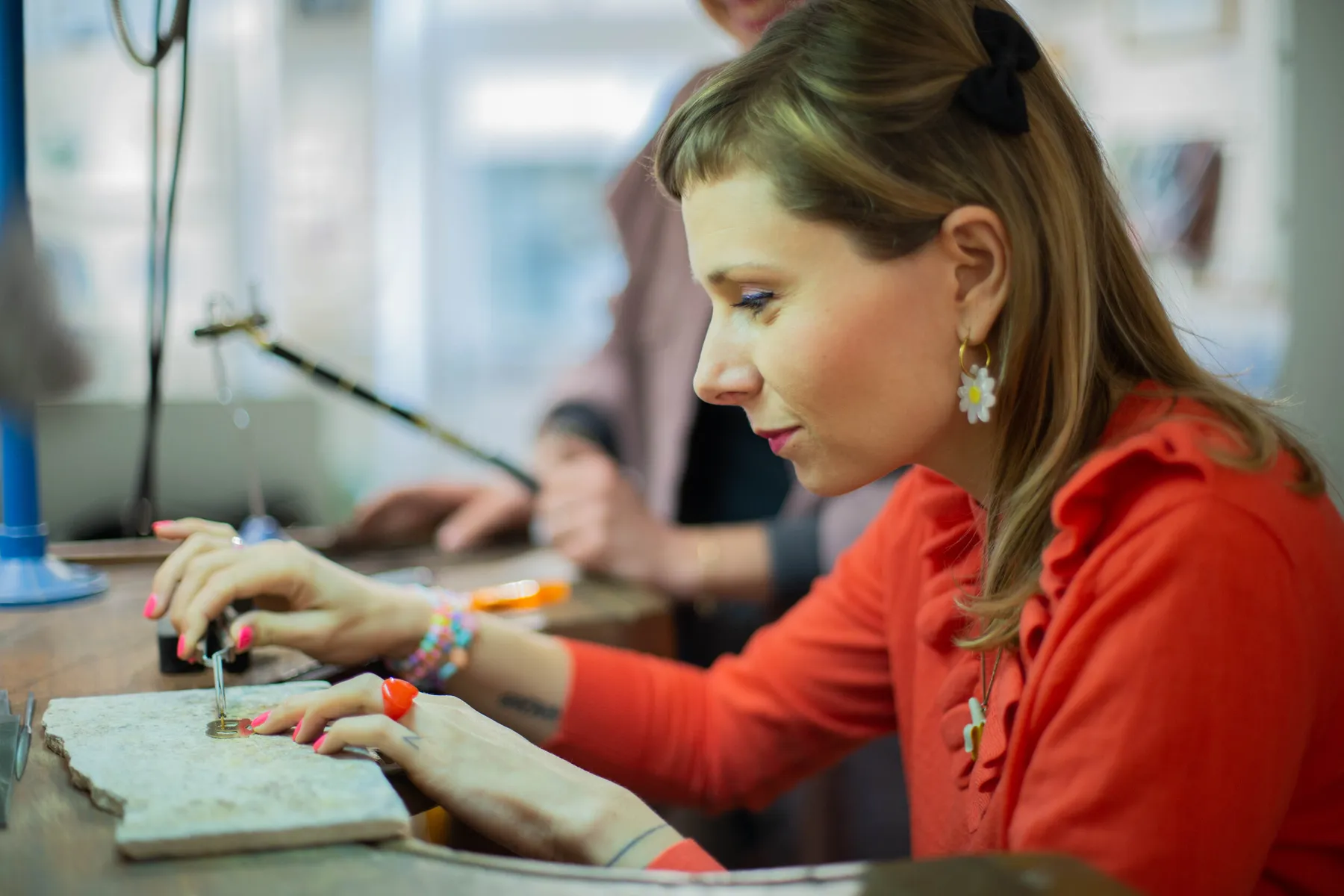 Réalisez vos bijoux personnalisés en argent ou en laiton doré à l’or fin avec Noémie - Afbeelding nr. 4 - Wecandoo