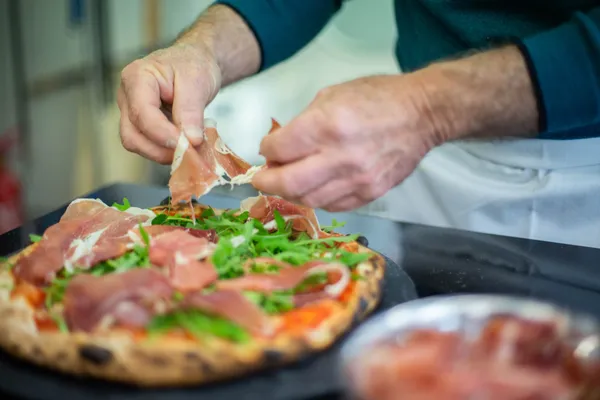 Réalisez votre pizza aux côtés d'un Champion de France - Afbeelding nr. 2 - Wecandoo