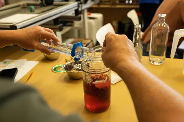 Réalisez votre liqueur naturelle avec Arnaud et Chloé - Image n°4 - Wecandoo