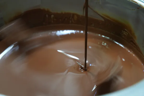 Réalisez vos tablettes de chocolat personnalisées avec Vanessa et Xavier - Image n°2 - Wecandoo