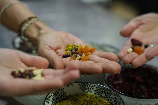 Réalisez vos tablettes de chocolat personnalisées avec Vanessa et Xavier - Image n°4 - Wecandoo