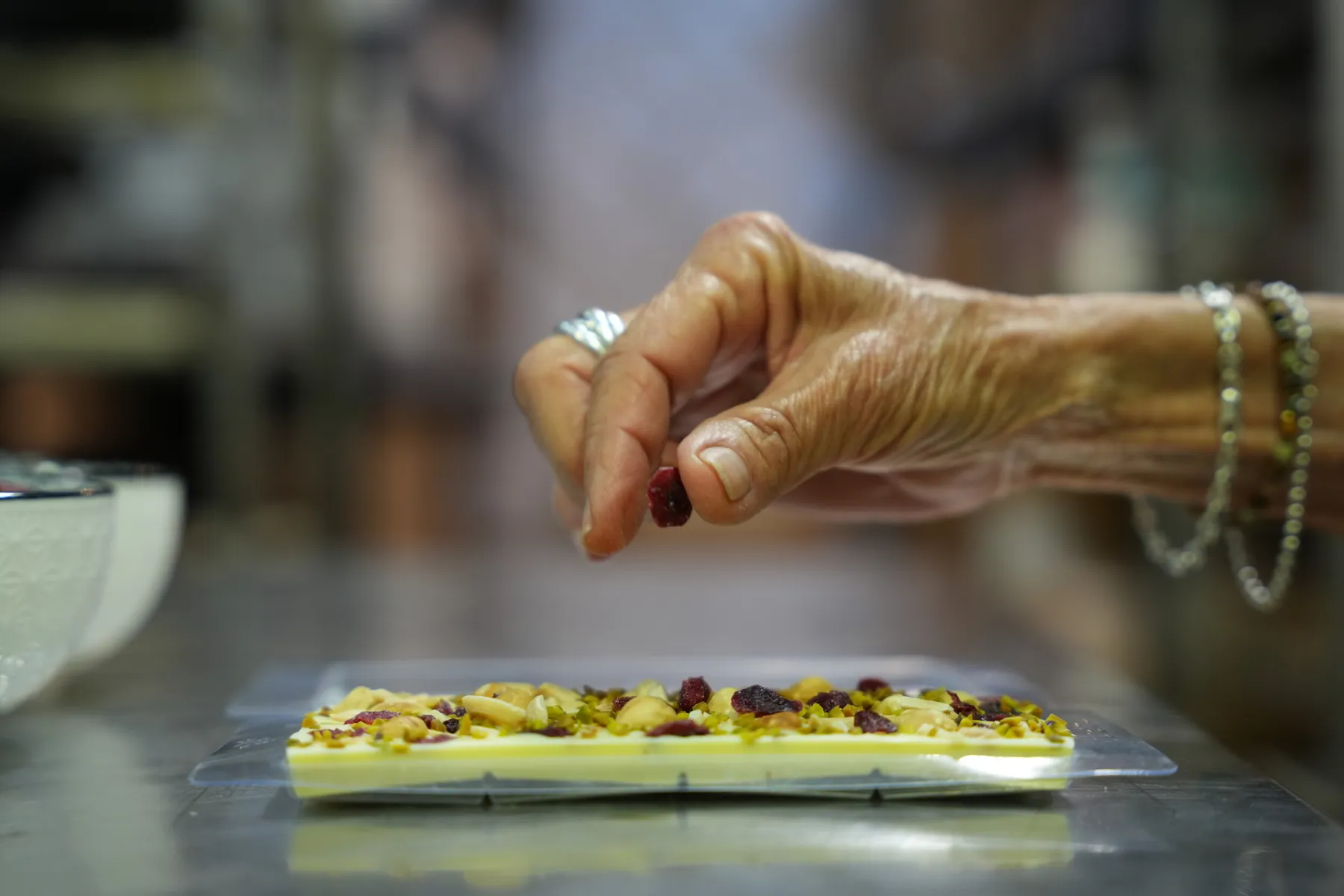 Réalisez vos tablettes de chocolat personnalisées avec Vanessa et Xavier - Image n°1 - Wecandoo