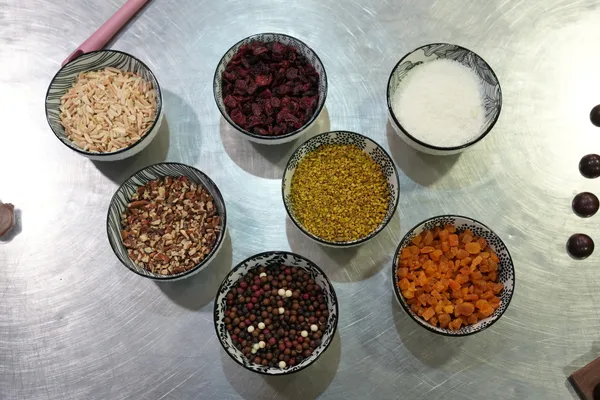 Réalisez vos tablettes de chocolat personnalisées avec Vanessa et Xavier - Image n°3 - Wecandoo