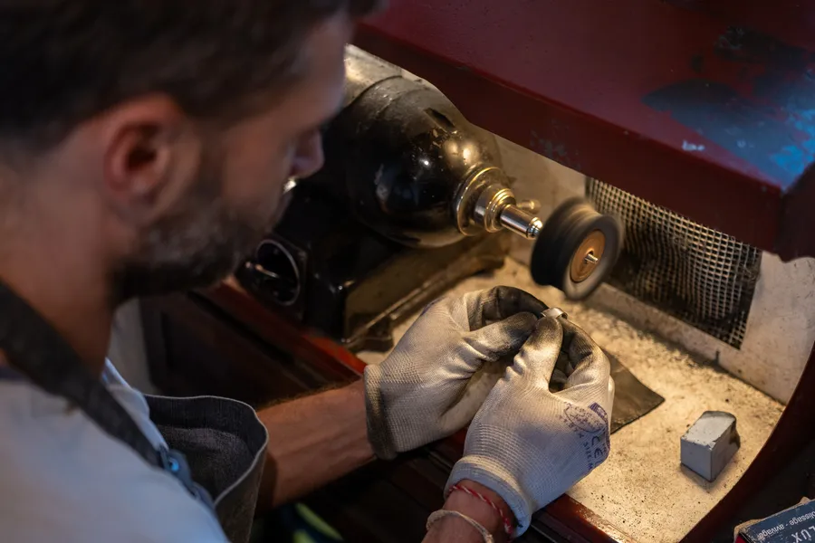 Fabriquez votre anneau ou votre chevalière en argent avec Fabrice - Image n°1 - Wecandoo