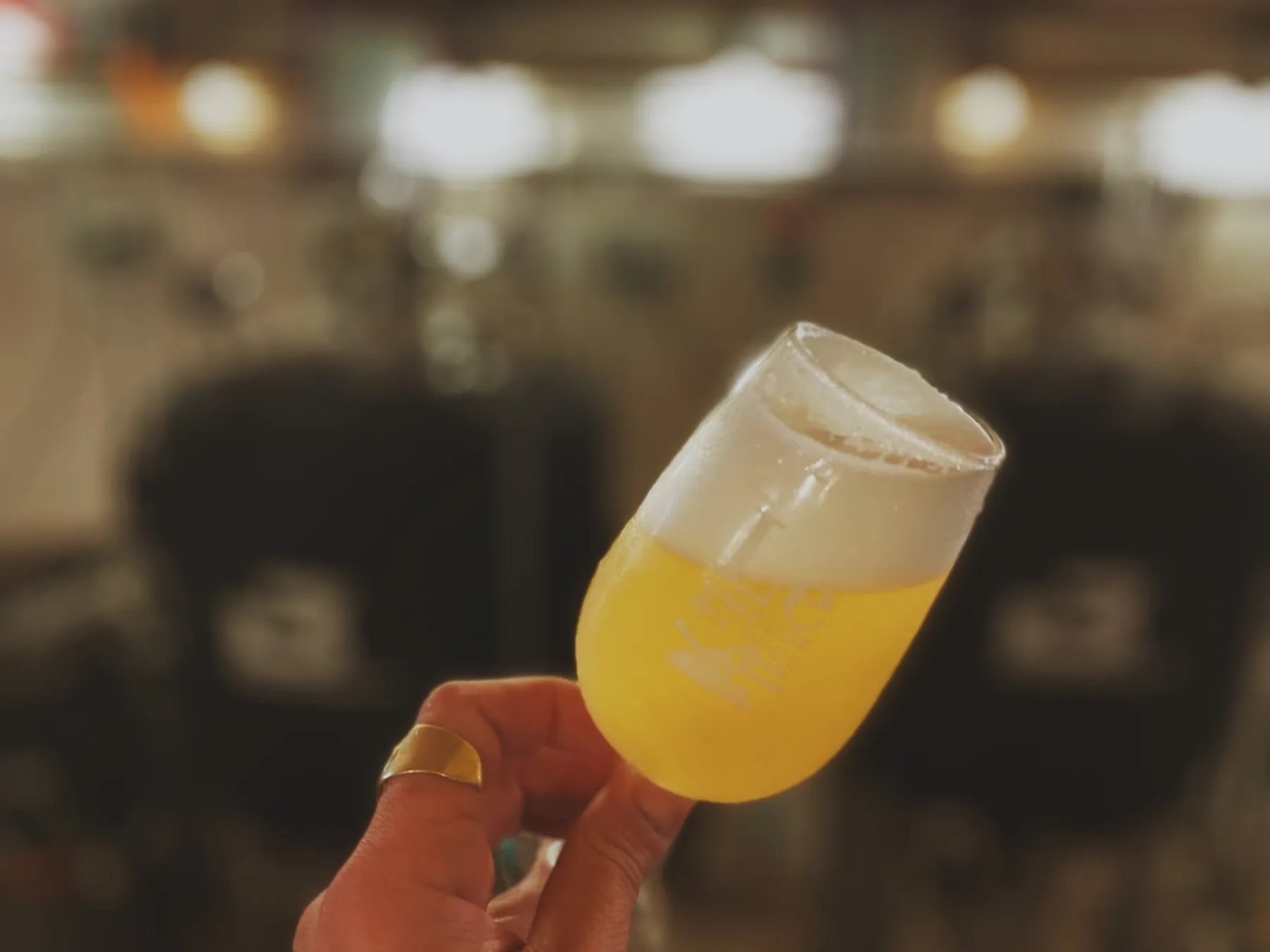 Visitez une brasserie et dégustez des bières de saison avec Roberta et Gordon - Image n°3 - Wecandoo