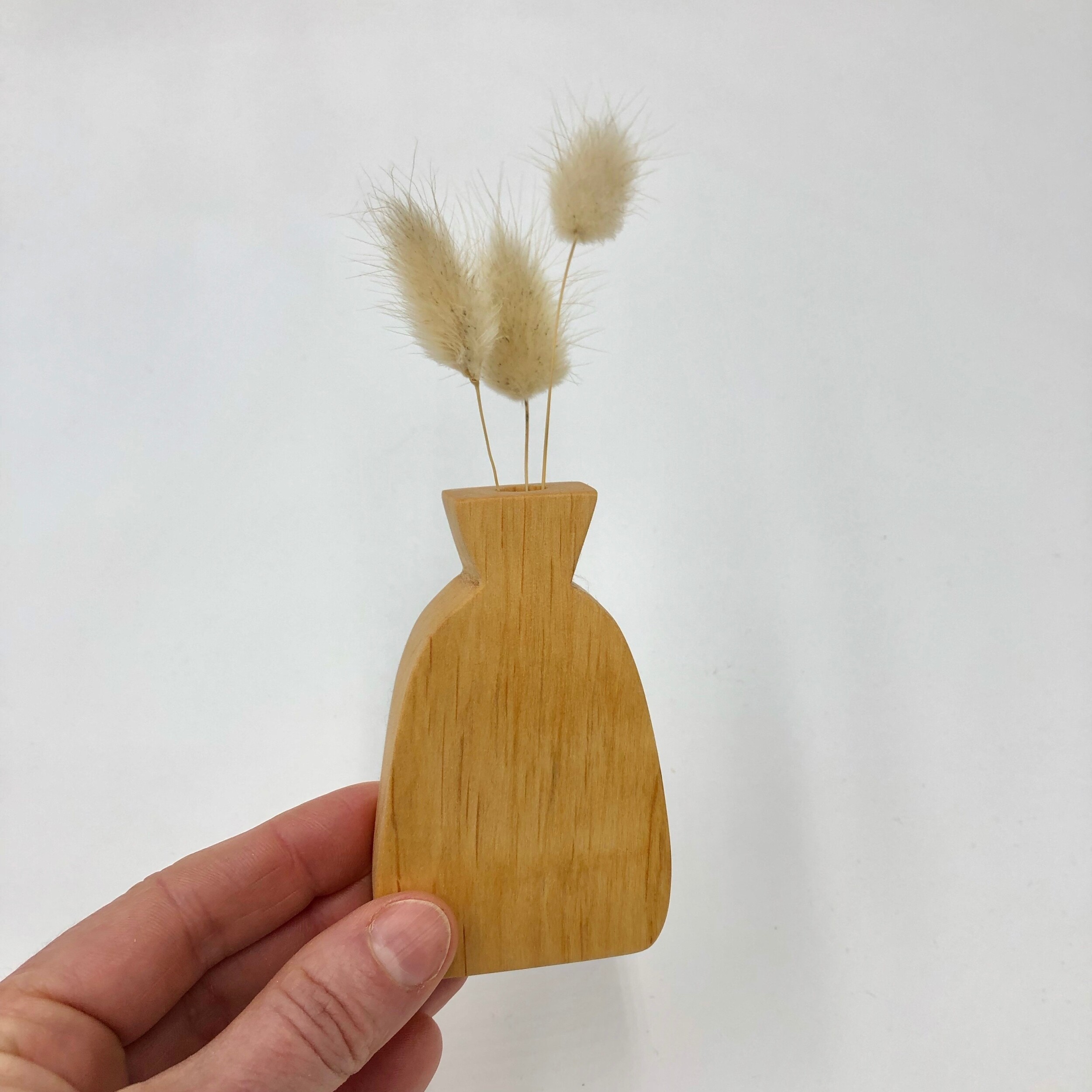 Wecandoo - Créez votre vase en bois pour fleurs séchées avec Claire - Image n°6