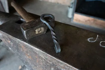 Wecandoo - Forgez votre décapsuleur à la forge traditionnelle