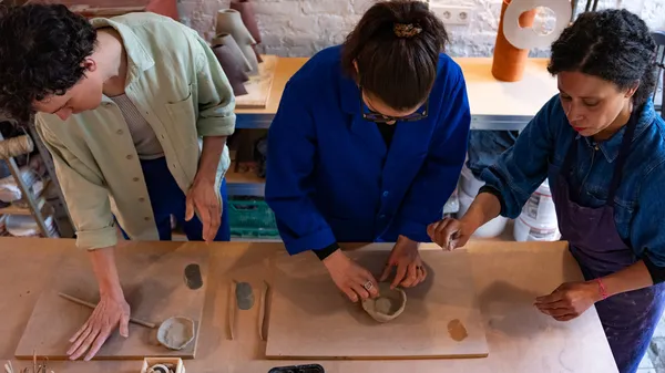 Initiez-vous à la porcelaine avec Guylène - Image n°2 - Wecandoo