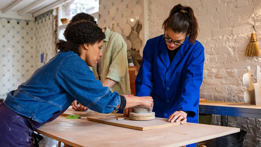 Modelez votre pichet en céramique avec Guylène - Image n°1 - Wecandoo