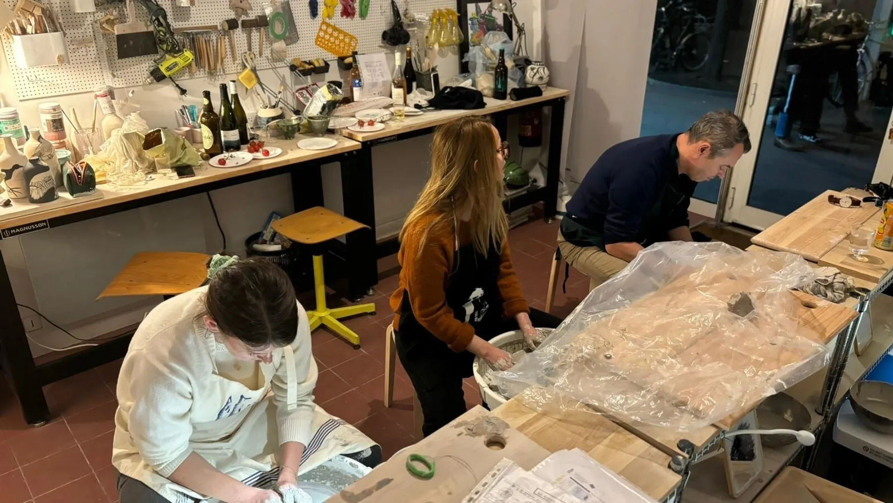 Tournez et décorez votre bol et votre tasse avec Élodie sur 2 jours - Image n°4 - Wecandoo