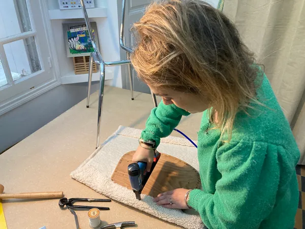 Tapissez votre chaise vintage - Image n°4 - Wecandoo