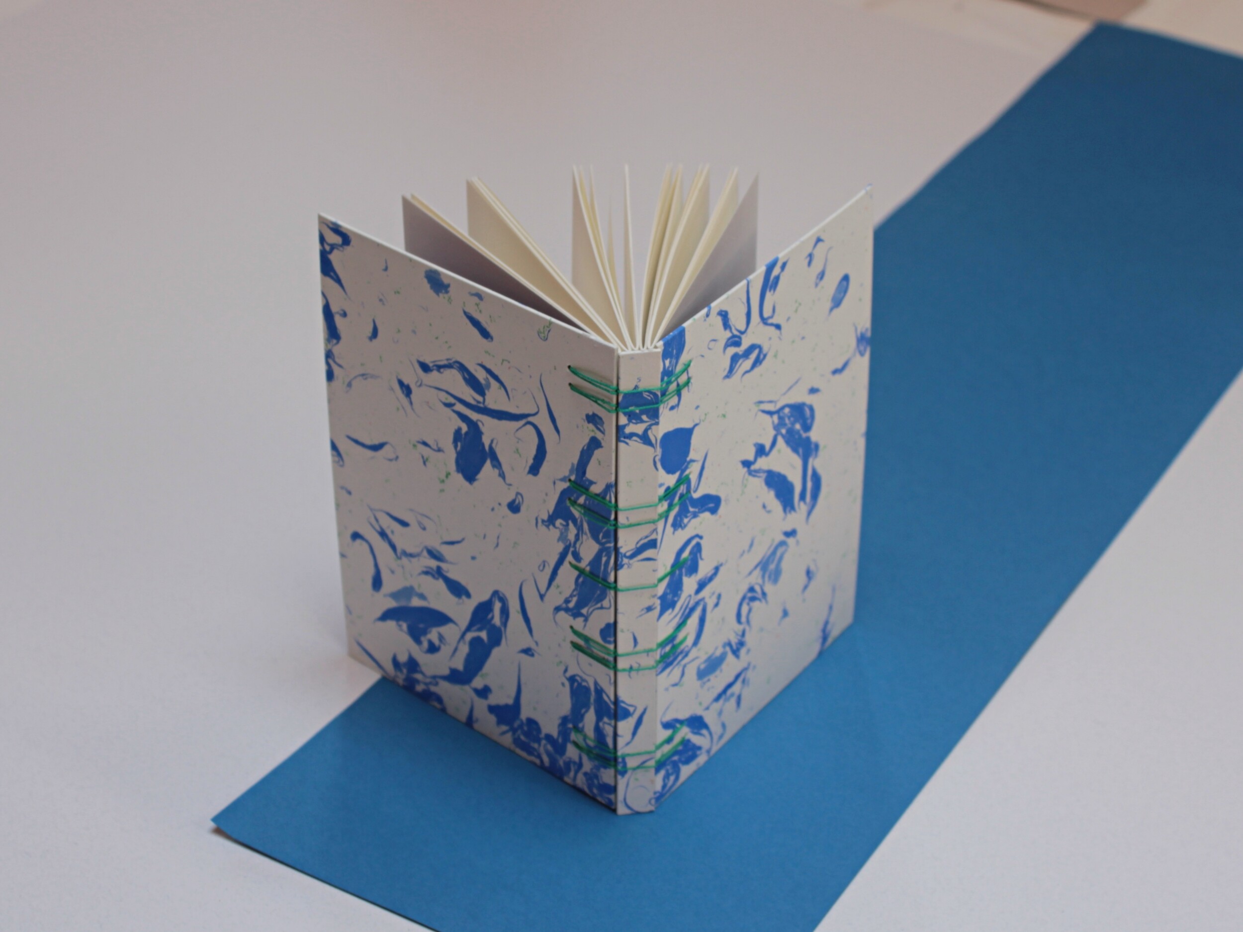 Initiez-vous à la reliure crisscross