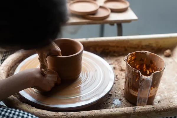 Initiez-vous au tour de potier avec Lucie - Image n°4 - Wecandoo