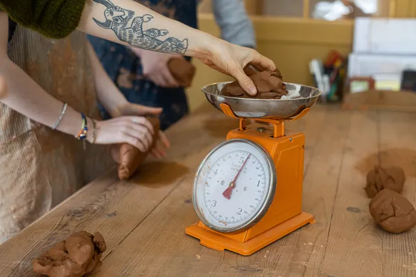 Initiez-vous au tour de céramiste en 2 sessions - Image n°4 - Wecandoo