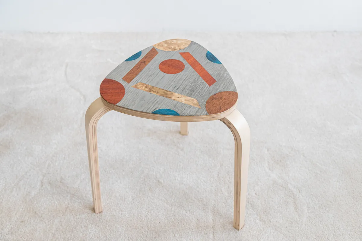 Réalisez votre tabouret en marqueterie de bois