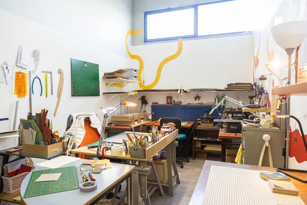 Décorez votre tabouret en marqueterie contemporaine sur une journée avec Nathalie - Image n°2 - Wecandoo