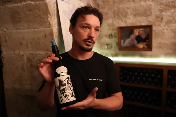 Dégustez dix vins et fromages avec Thibaut, Ambre et leur équipe - Image n°4 - Wecandoo