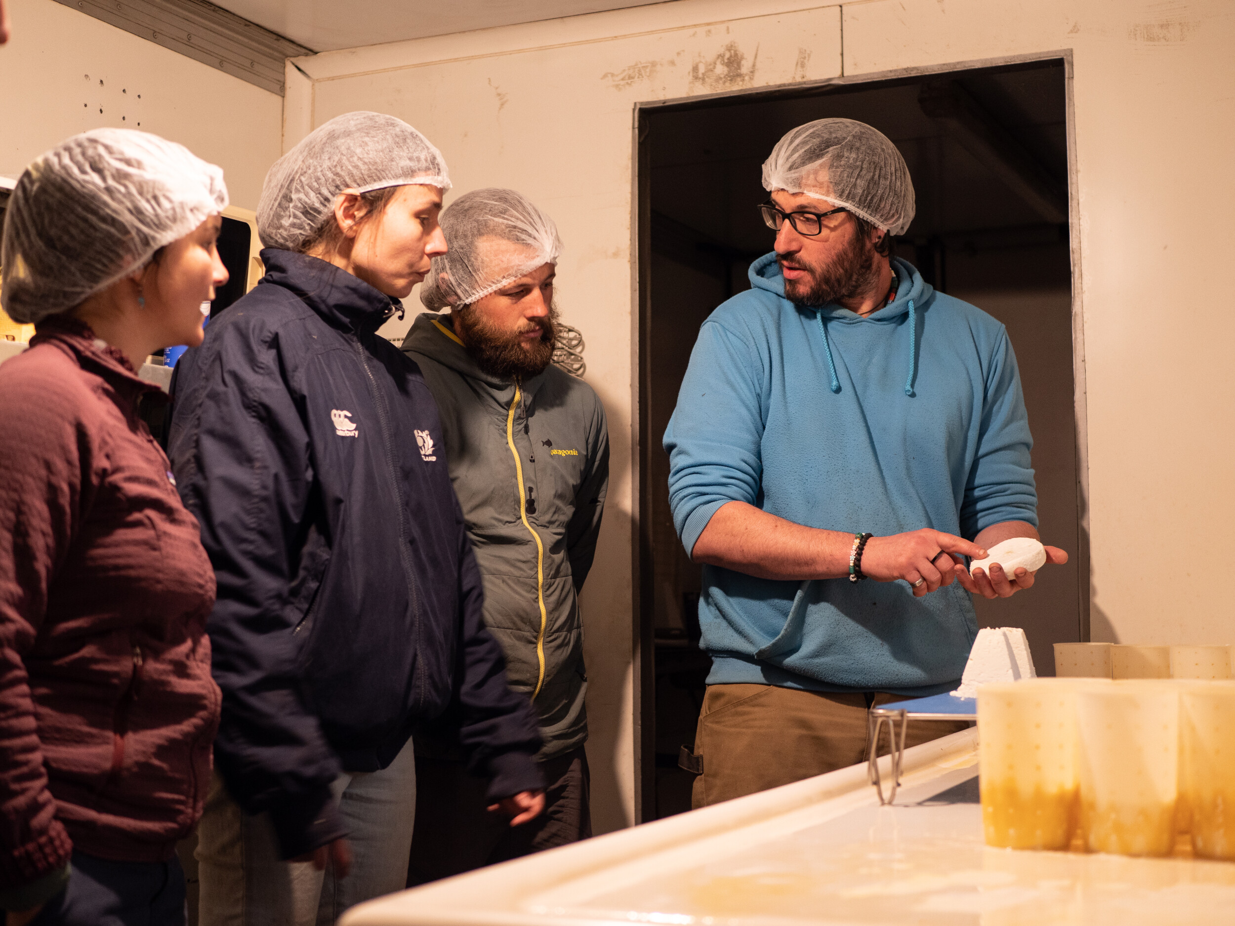 Wecandoo - Visitez un élevage de chèvres et dégustez du fromage avec Xavier - Image n°6