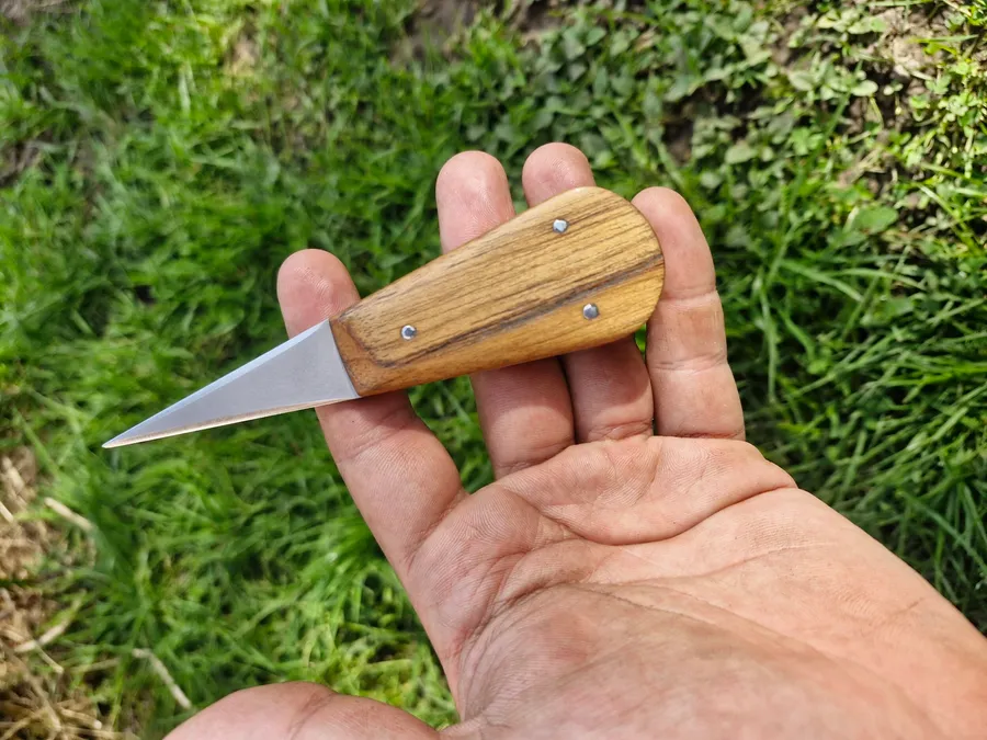 Fabriquez votre couteau à huîtres sur une journée avec Alexandre - Image n°1 - Wecandoo