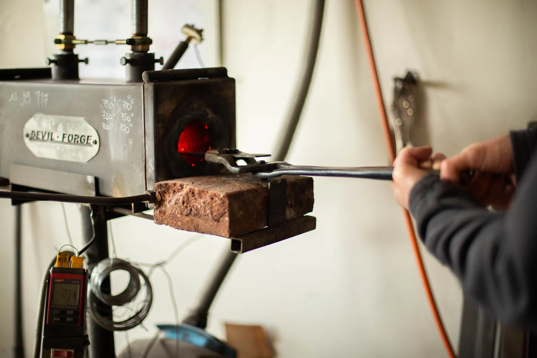 Fabriquez de A à Z votre couteau forgé et son manche tressé sur une journée avec Nicolas - Image n°2 - Wecandoo