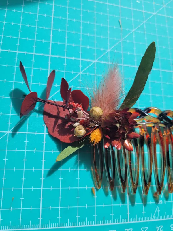 Venez réaliser un accessoire de coiffure végétalisé avec Sophie et Maëva - Image n°2 - Wecandoo