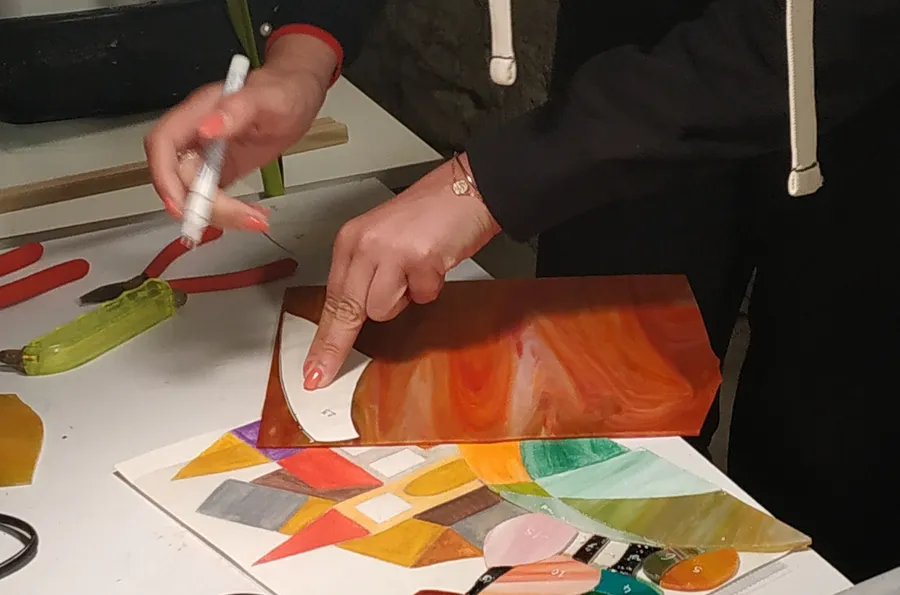 Initiez-vous à la technique du vitrail Tiffany avec Christine - Image n°1 - Wecandoo